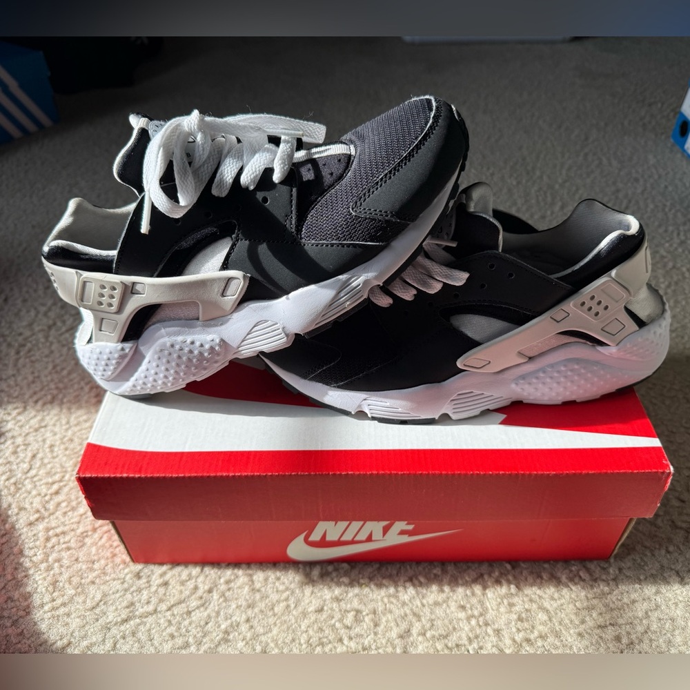 Nike Kids Black and White Huarache Sneakers